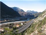 avtocesta proti Ponetbbi, zadaj Creta del Oronz in planina Glazzat